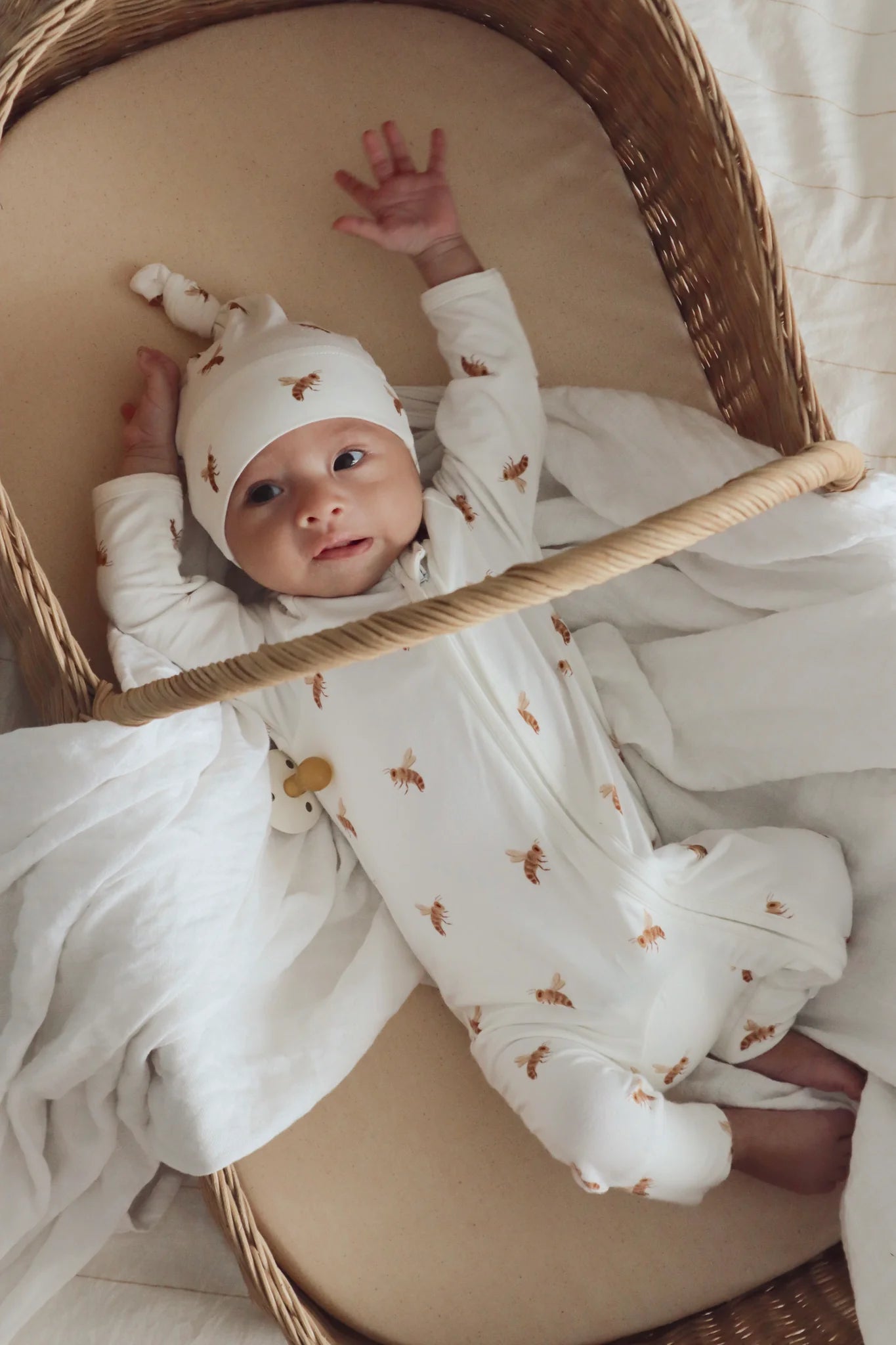 長袖ロンパース - Long Sleeve Bamboo Growsuit - Honey Bee